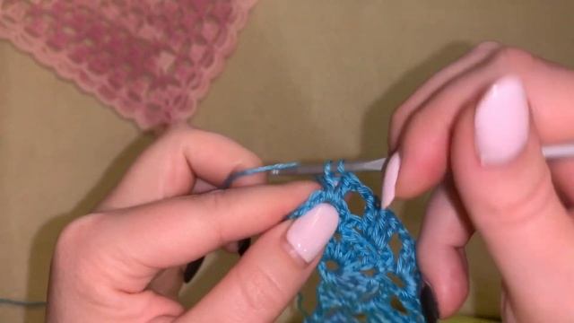 Вяжем простую, но эффектную шаль крючком. How to crochet a simple but beautiful shawl смотреть онлайн