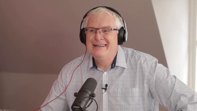 I Gave a Beginner Investor $800 & He Made $___ смотреть онлайн