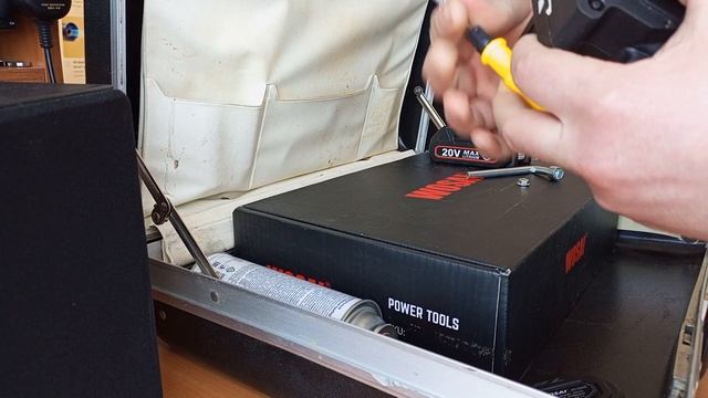 Аккумуляторная пила Wosai "Сучкорез", для распилки дров и веток небольшого диаметра??? смотреть онлайн