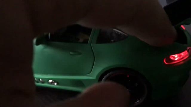 Металлическая машинка Mercedes-Benz GT R , 1:18, салатовый мелалик/ обзор машинка Mercedes-Benz смотреть онлайн