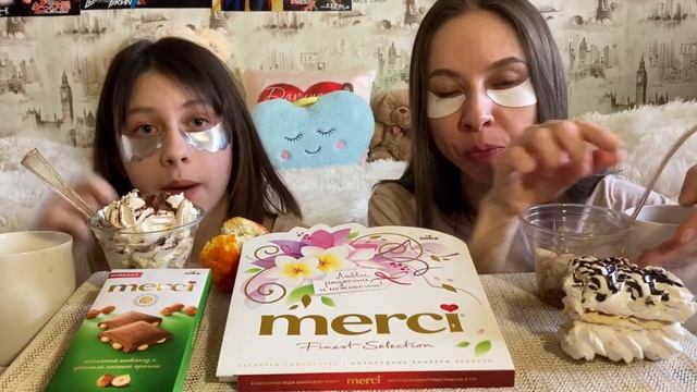 СЛАДКИЙ МУКБАНГ?ШОКОЛАД MERCI/?ПИРОЖНЫЕ/Лыжный сезон закрыт, играем в игру/MUKBANG CHOCOLATE MERCI смотреть онлайн