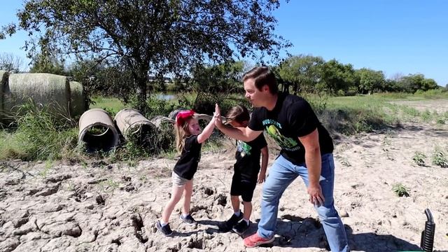 Using kids tractors to plow up field | Tractors for kids working on the farm смотреть онлайн