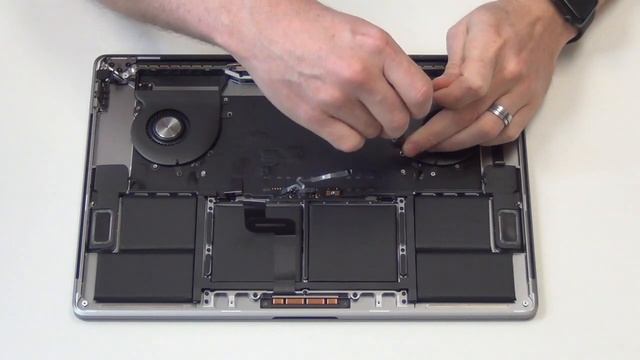 How to Take Apart the 2018 15" Macbook Pro A1990 смотреть онлайн