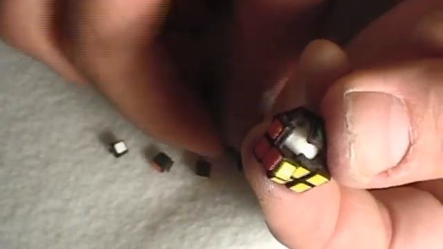 Assembly of Evgeniy Grigoriev's 12mm Rubik's Cube смотреть онлайн