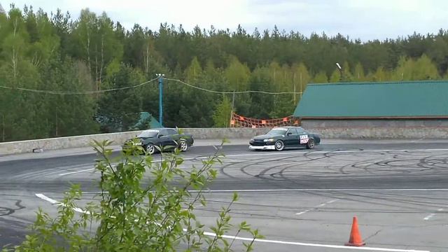 Парный дрифт, чуть не бахнулись смотреть онлайн