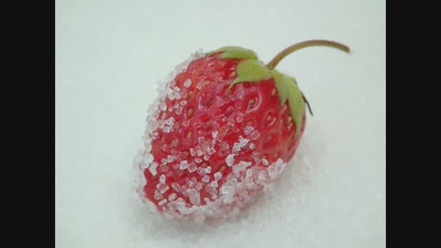Клубника с солью. Интересные факты о клубнике. смотреть онлайн