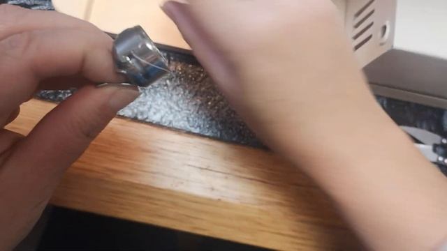 Unter Nähmaschine Singer 5525 einfädel, Заправка нижней нити швейной машины смотреть онлайн