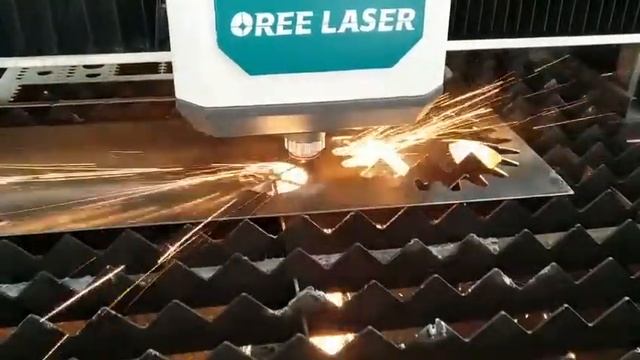Лазерный станок для резки неражавеющой стали 2mm /Fiber laser cutting s.s смотреть онлайн
