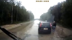 Остановился пописать