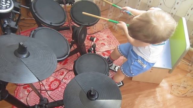 Леня играет РОК (Skillet-Comatose) смотреть онлайн