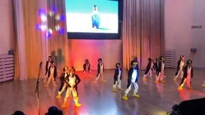 Танец «I like to move it”