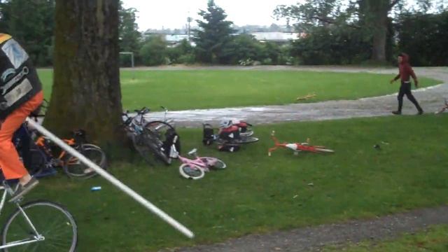 Tall Bike Jousting Made Easy смотреть онлайн