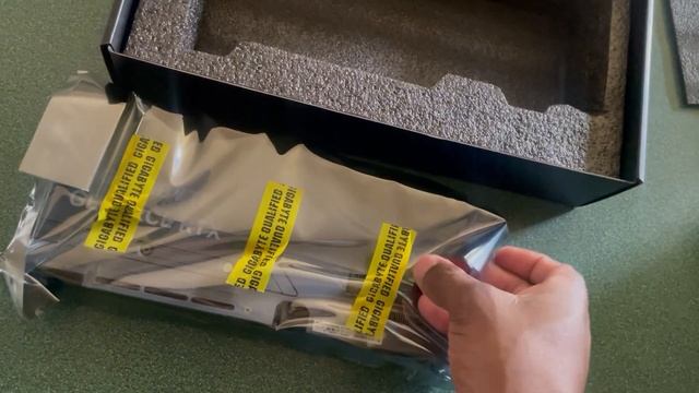 RTX 4060 GIGABYTE UNBOXING, MISS AVERAGE doesn't have enough VRAM or BUS WIDTH cake смотреть онлайн