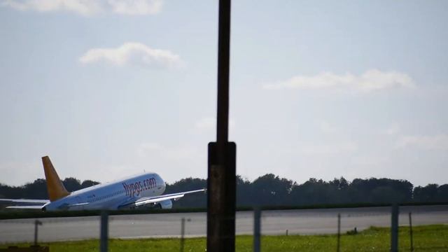 Plane Spotting at London Stansted (STN) | 6/10/17 смотреть онлайн
