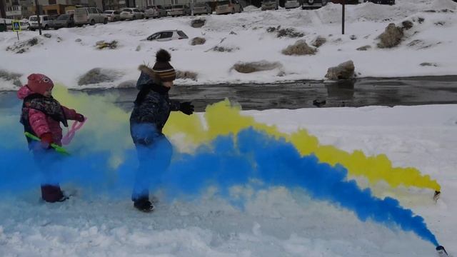Делаем цветной дым на улице. Colored smoke смотреть онлайн
