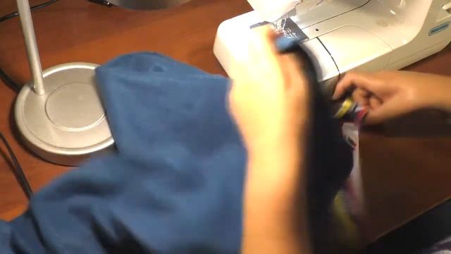 Пришиваем широкую резинку к спортивным штанам. Пошаговое видео все тонкости работы.