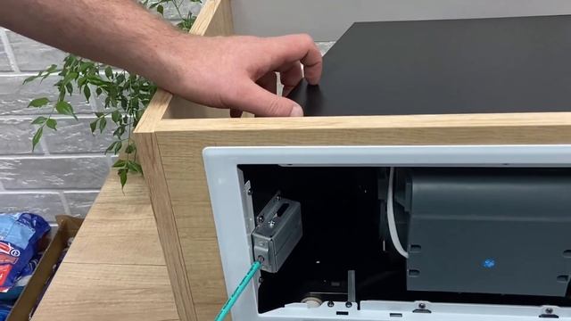 Демонтаж люксовой версии кухонной вытяжки CATA GL 45 WH/B. Супер клипса от CATA GL 45 WH/B.