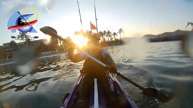 Pescando y entrenando para travesía de 46 km en Kayak смотреть онлайн