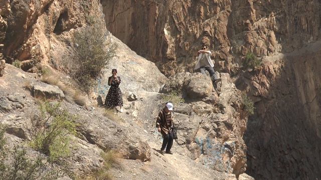 Як рузи рузноманигори точик дар мавзеъи Искандаркул - 2021. A Tajik Journalist In Iskandarkul - 202