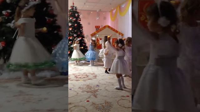 Влог новогодний утренник. Детский сад 17 челябинск. Группа Россинка. 2016г. смотреть онлайн