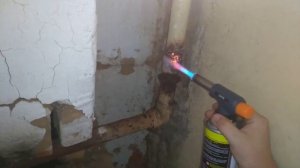 как раскрутить старое водопроводное соединение .сгон.