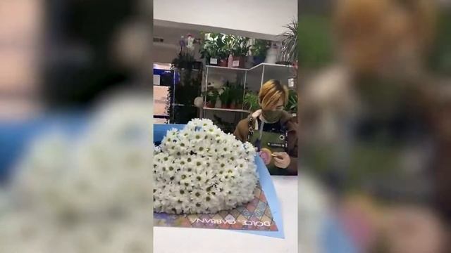 Сборка букета из белых хризантем смотреть онлайн