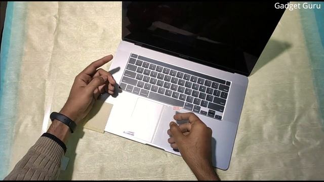 How to Easily Apply Trackpad Protector and TouchBar Protector on Laptop / Macbook смотреть онлайн