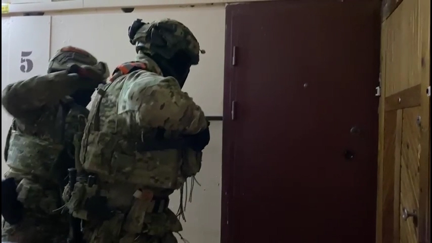 Задержание по "делу полицейских" попало на видео смотреть онлайн