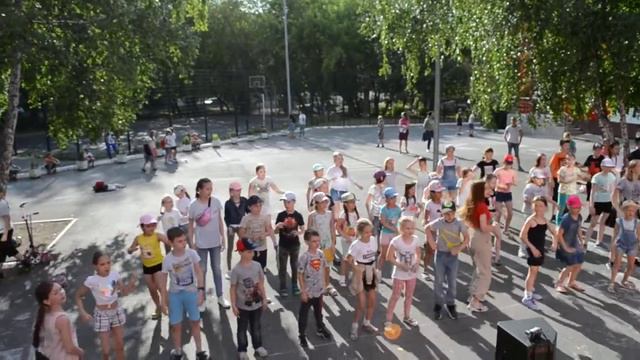 ФлешМоб Под песню Песню Катя Адушкина-Зажагай смотреть онлайн