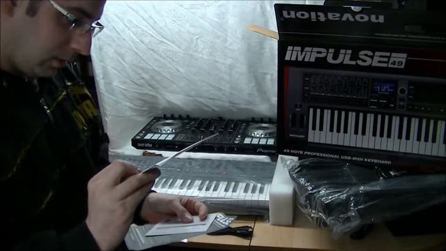 Novation Impulse49 - Unboxing HD German (deutsch) - BlueBeats.de смотреть онлайн