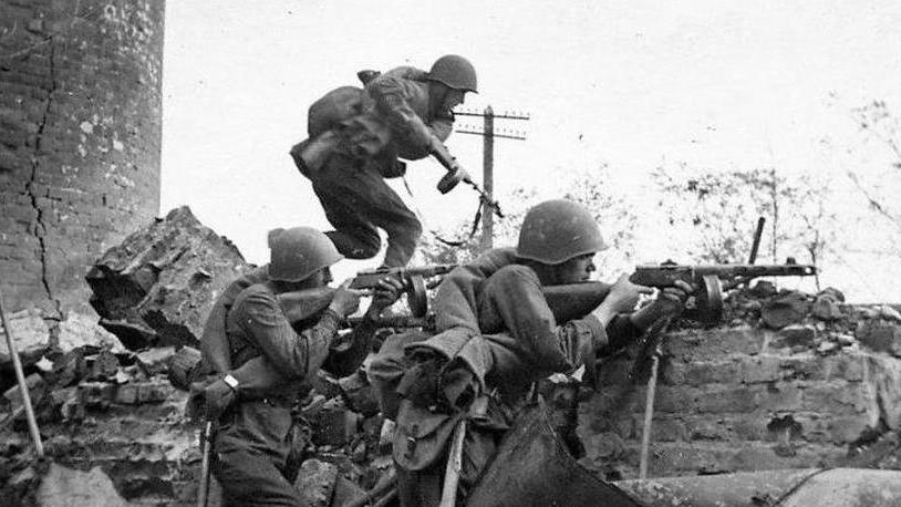 Хитрости советских солдат, которые не позволили немцам взять Дом Павлова в Сталинграде смотреть онлайн