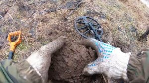 Абалдеть!В поле Нашел кучу монет и редкие 5 копеек. Коп старины с металлоискателем.