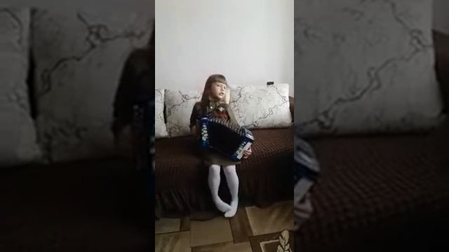 Катюша Исполняет Акименко Лена, 9 лет, май 2019 год смотреть онлайн