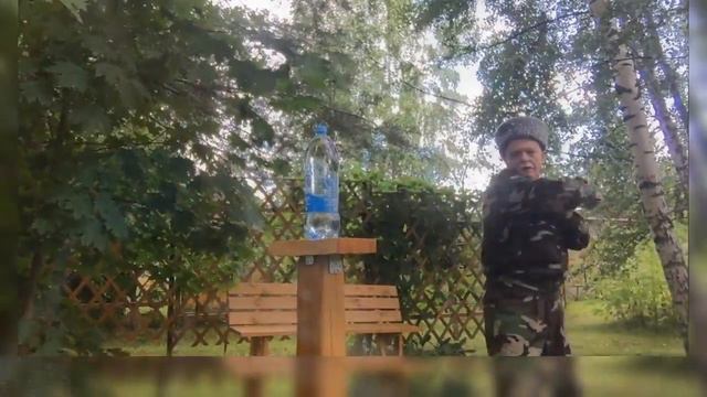 Рубка 2 х литровых бутылок шашками М 27 и Драгунка Калибр смотреть онлайн