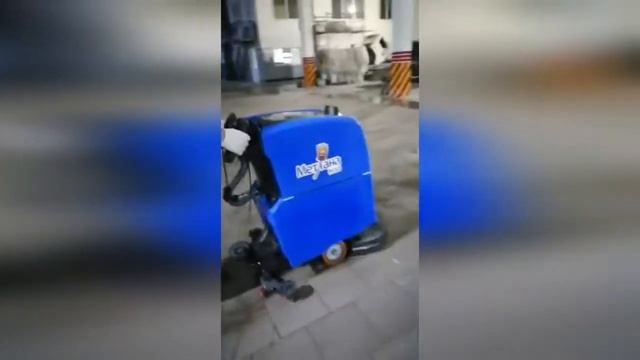 Выбираете поломоечную машину для СТО? Пример работы сетевой поломойки МЕТЛАНА М50Е смотреть онлайн