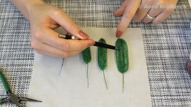 МК: ГУЗМАНИЯ из бисера. ЦВЕТЫ ИЗ БИСЕРА смотреть онлайн