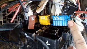 Разбор автомобиля фольксваген т4. Блок предохранителей.