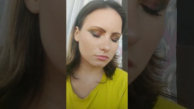 Зелено-розовый макияж??? смотреть онлайн