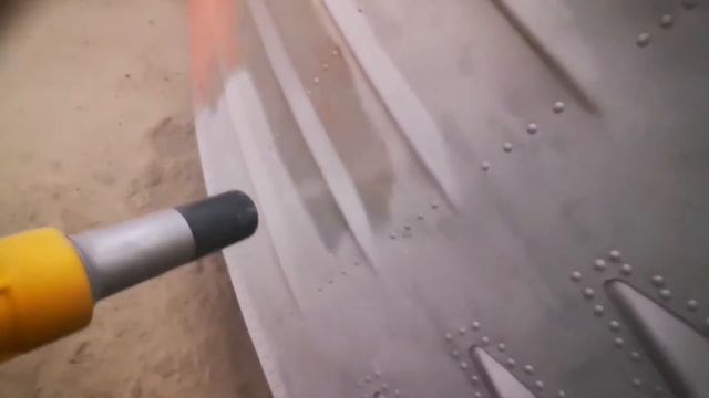 лодка Казанка 5М3, клепка и пескоструй. часть 2 смотреть онлайн
