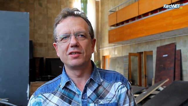 В керченский культурный центр им. Богатикова привезли танк смотреть онлайн