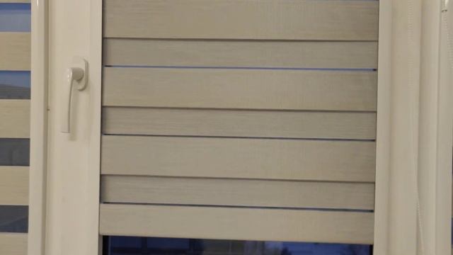 Рулонные шторы Зебра в коробе с направляющими. Ткань Экстра, цвет серый. смотреть онлайн