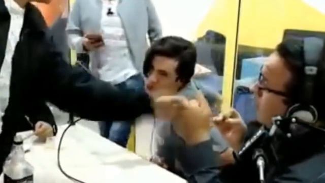 CAMILO SANCHEZ TOMADO HABLANDO MAL DE RICARDO QUEVEDO смотреть онлайн