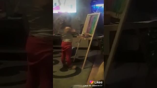 Хорошо танцевать и рисовать под музыку. смотреть онлайн