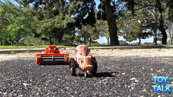 DISNEY CARS TRACTOR TIPPING FUN TIPP OF THE DAY! Frank Tractor Tipps Pixar Cars - Cars 3 - Cars fu
