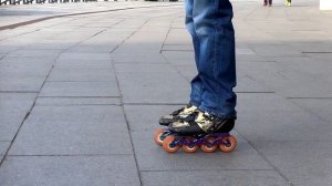 Безопасный спуск и повороты на роликах