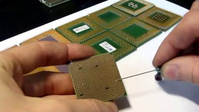 Как выпрямить ножки процессора AMD. Восстановление Ремонт Процессора AMD смотреть онлайн