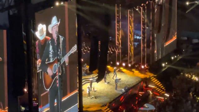 Jon Pardi singing Dirt On My Boots - CMA Fest ‘23 смотреть онлайн