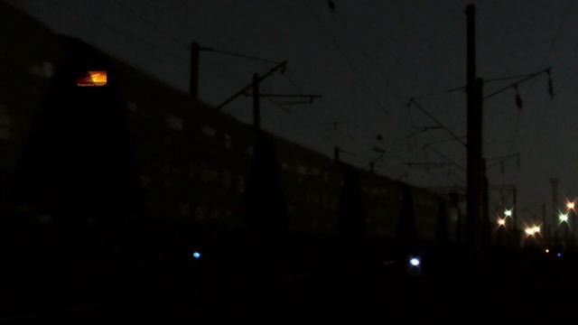 Грузовой поезд отправляется от станции Черноморская смотреть онлайн