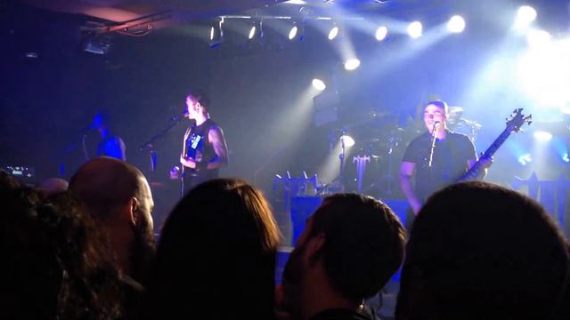 Trivium playing "In Waves" live at Piere's in Fort Wayne, IN December 6, 2013 смотреть онлайн
