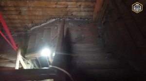 Подъем дома с помощью домкратов.